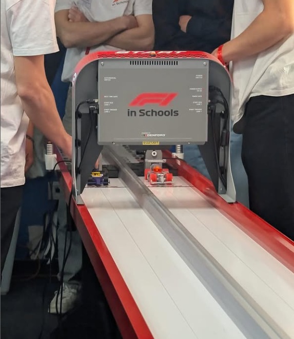 competition f1 in school